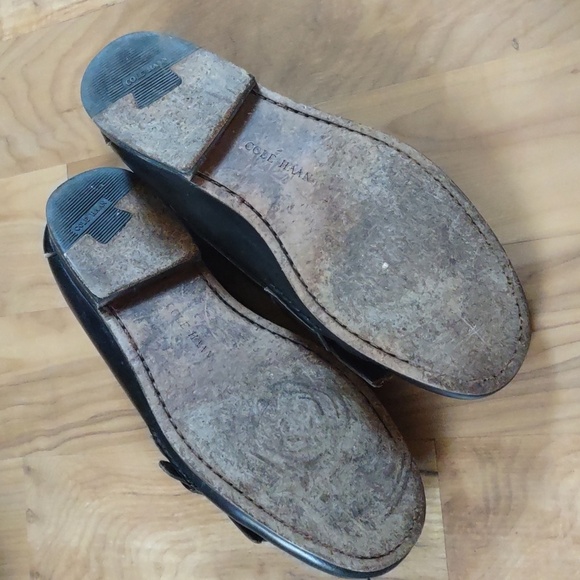 Men's COLE HAAN Black Pinch Buckle Leather Loafers - Picture 8 of 8